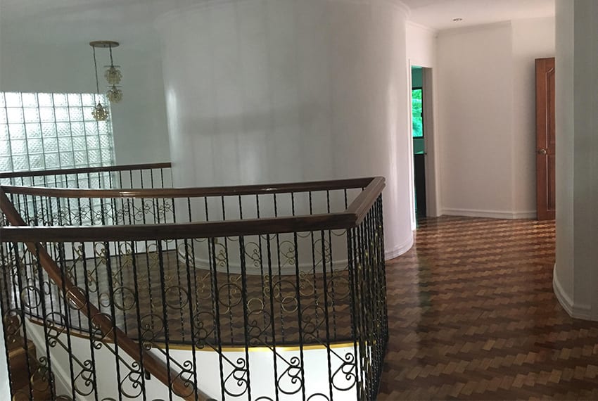 5-bedroom-house-for-sale-in-maria-luisa-stairs