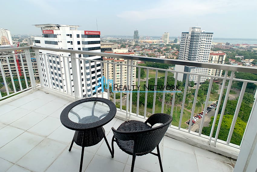 3-Level-1016-residences-with-private-deck-for-sale-balcony