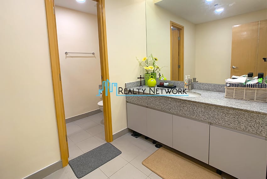 3-Level-1016-residences-with-private-deck-for-sale-common-comfort-room