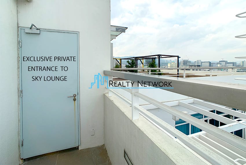 3-Level-1016-residences-with-private-deck-for-sale-exclusive-entrance-to-sky-lounge