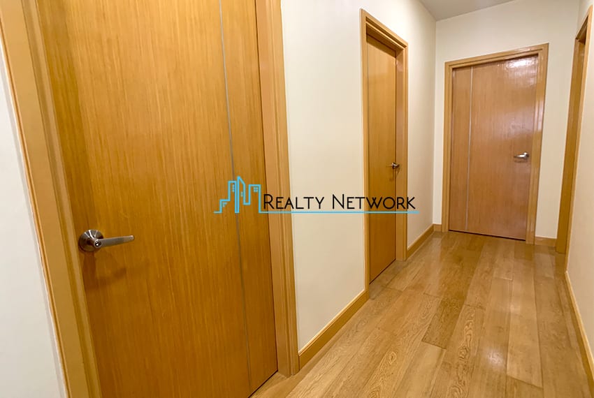 3-Level-1016-residences-with-private-deck-for-sale-hallway