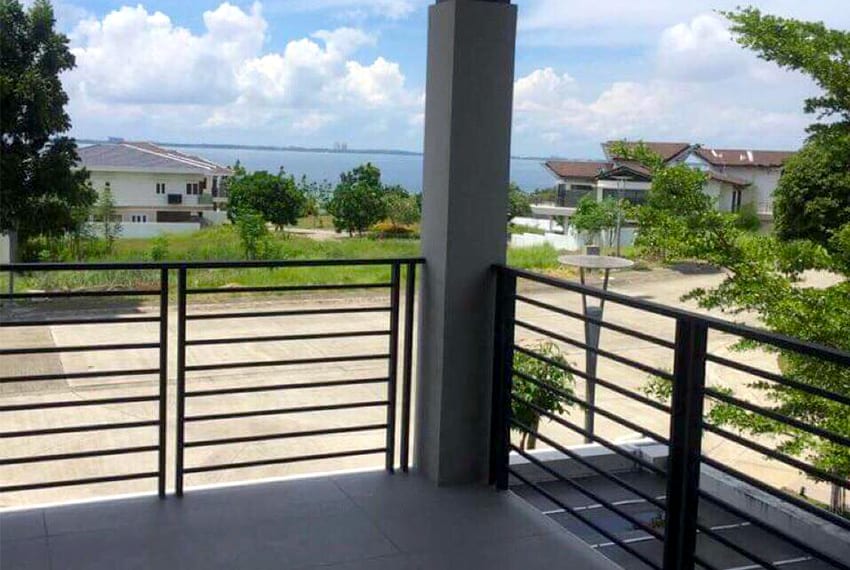 amara-house-for-sale-balcony