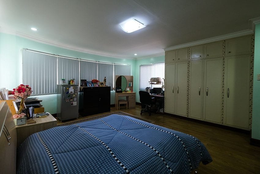 garnetville-house-for-sale-2nd-bedroom-closet