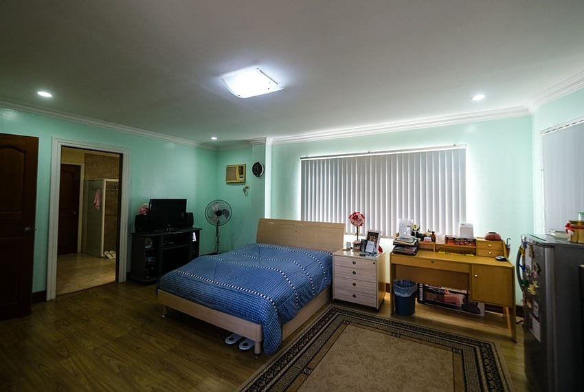 garnetville-house-for-sale-2nd-bedroom-facing-bathroom