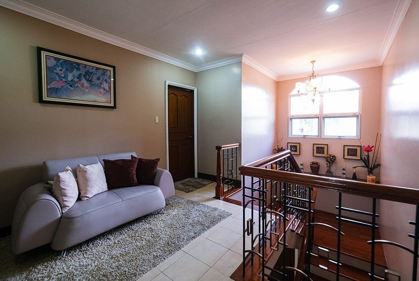 garnetville-house-for-sale-2nd-floor-stairs