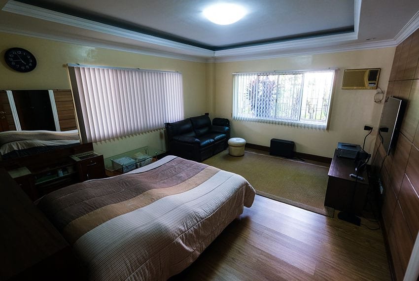 garnetville-house-for-sale-4th-bedroom-entrance