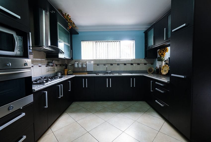 garnetville-house-for-sale-clean-kitchen