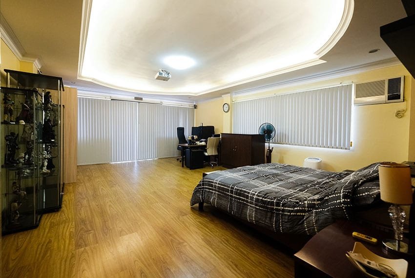 garnetville-house-for-sale-masters-entrance