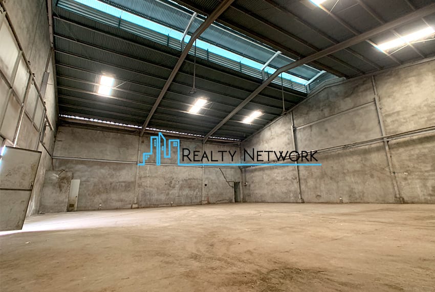 357sqm-warehouse-for-rent-in-tipolo-mandaue-city-right-entrance