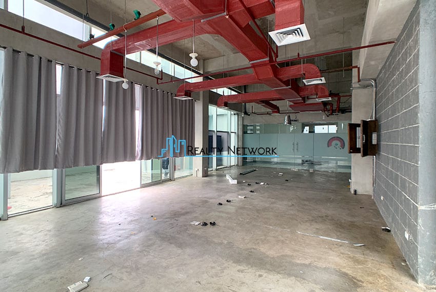 125sqm-office-penthouse-for-rent-in-cebu-business-park-entrance-right-portion