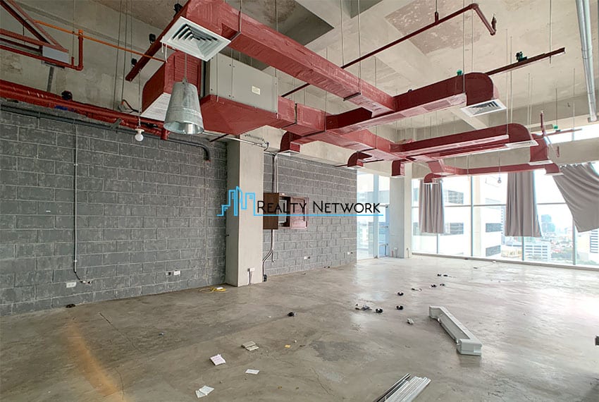 125sqm-office-penthouse-for-rent-in-cebu-business-park-left