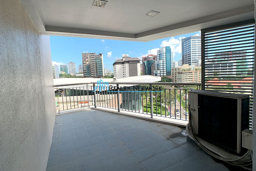 lower-floor-2-bedroom-parkpoint-residence-for-sale-balcony
