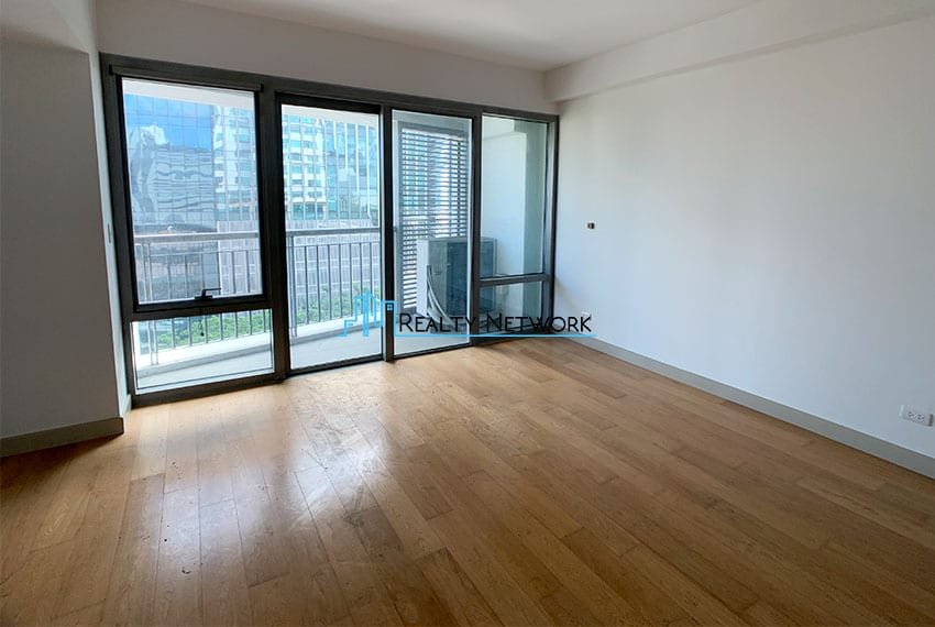 lower-floor-2-bedroom-parkpoint-residence-for-sale-master-bedroom