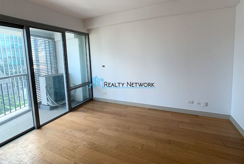 lower-floor-2-bedroom-parkpoint-residence-for-sale-masters-bedside