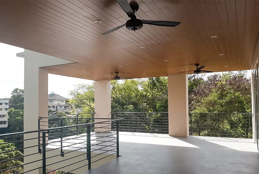 maria-luisa-house-for-sale-balcony