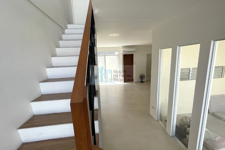 townhouse-for-sale-stair