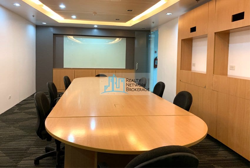 700-sqm-office-for-rent-in-it-park-office-meeting-room