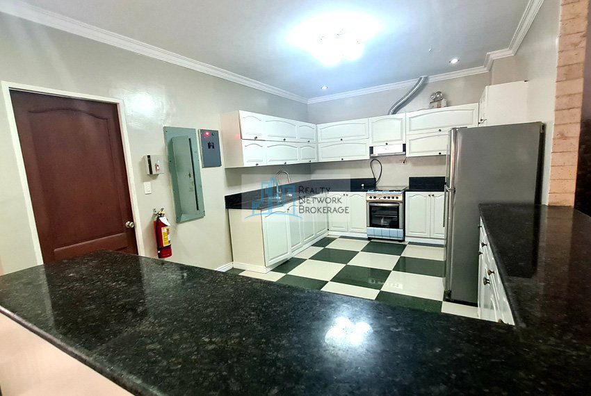 house-for-rent-in-silver-hills-talamban-kitchen