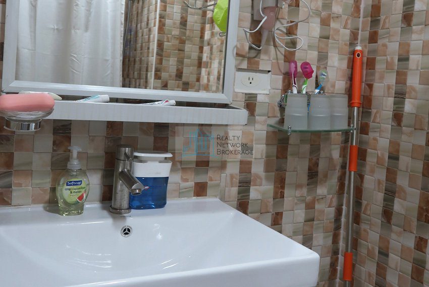 grace-residence-unit-for-sale-in-taguig-city-bathroom