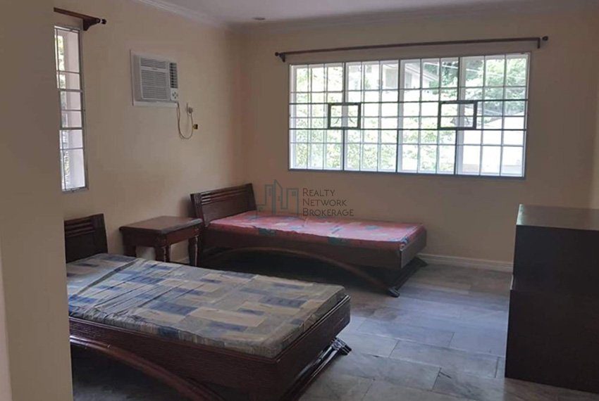house-for-sale-in-maria-luisa-phase-8-bedroom-2