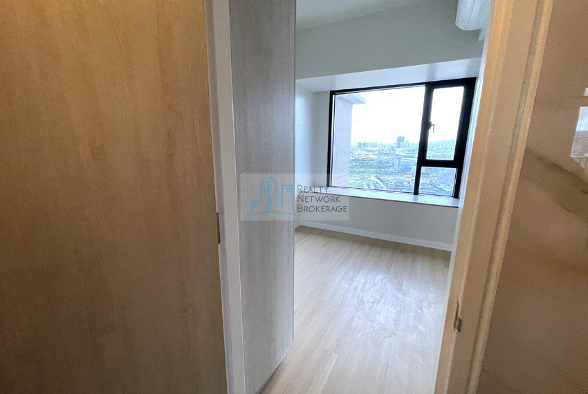 special-corner-1-bedroom-for-sale-in-mandani-bay-suites-window-area-view