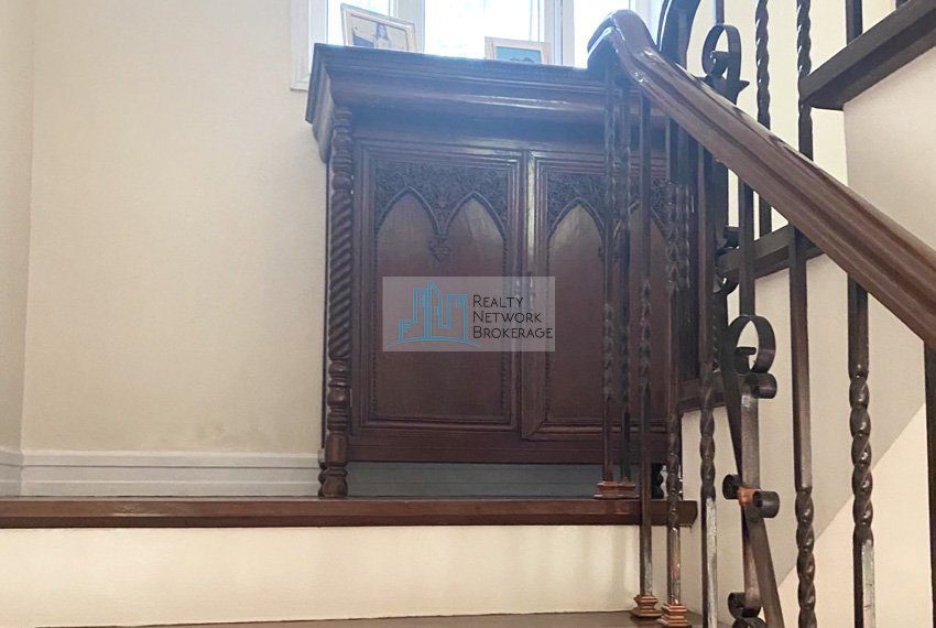 4-bedroom-maria-luisa-house-for-sale-stairway-angle