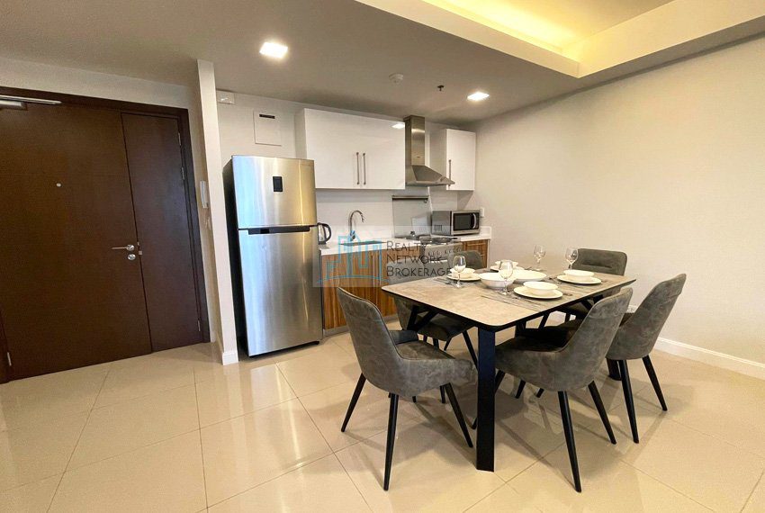 for-sale-1-bedroom-in-parkpoint-residences-dining-area-side-view