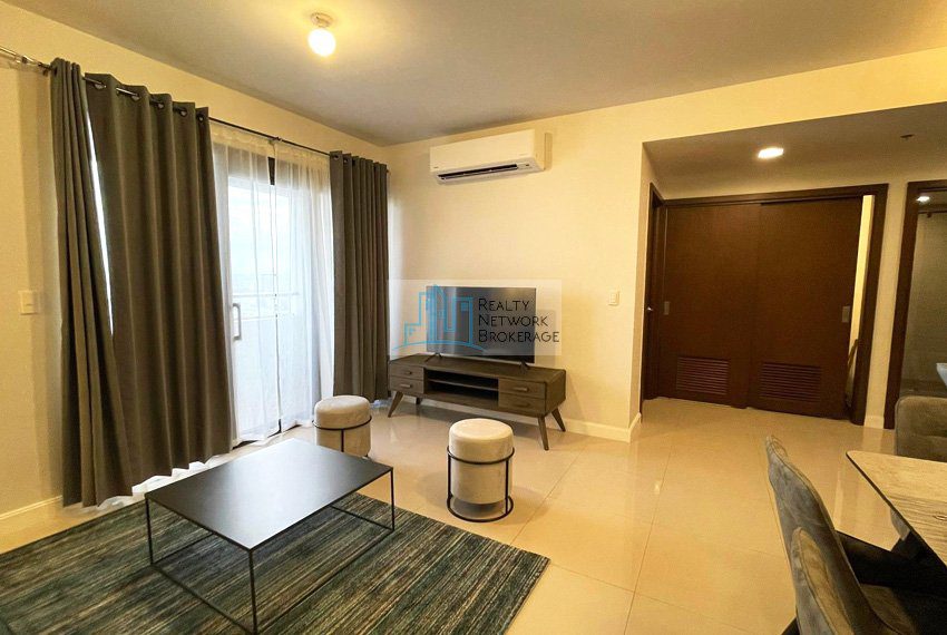 for-sale-1-bedroom-in-parkpoint-residences-living-dining