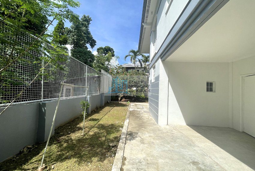 emerald-estate-house-for-rent-outside-angle-view