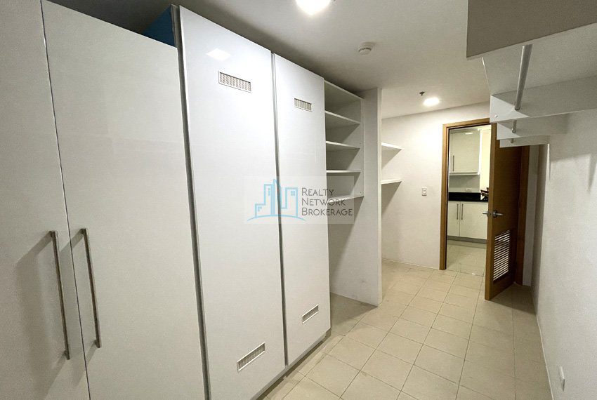 2-bedroom-for-sale-in-parkpoint-cebu-business-park-unit-room