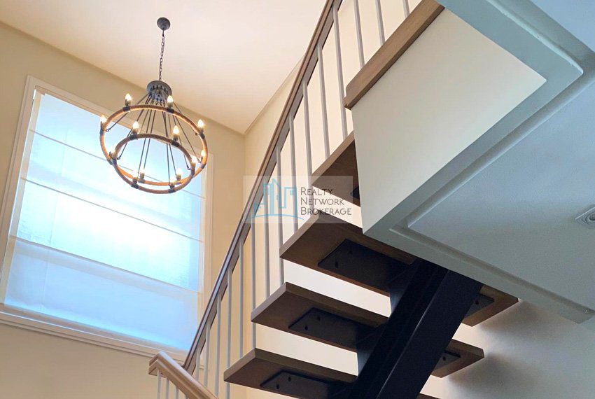 5-bedroom-house-for-sale-in-midlands-casa-sala-stairway