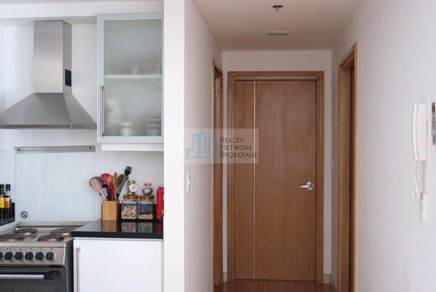 parkpoint-cebu-2-bedroom-for-sale-door-inside-view