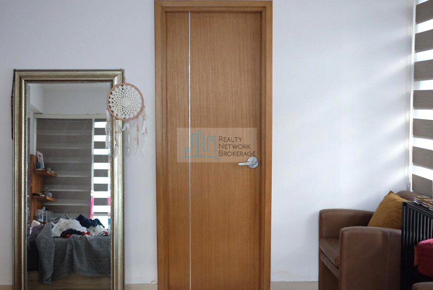 parkpoint-cebu-2-bedroom-for-sale-front-area
