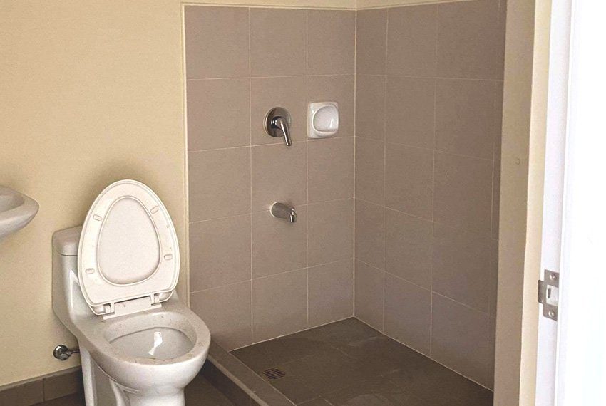 1-bedroom-in-avida-riala-tower-1-for-sale-toilet-bath
