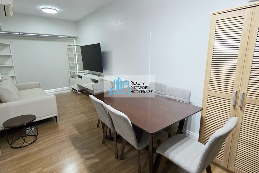 2 BR Solinea Tower 3 - 4