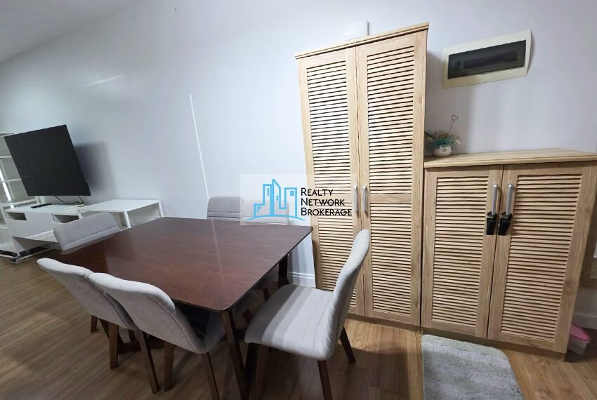 2 BR Solinea Tower 3 - 5