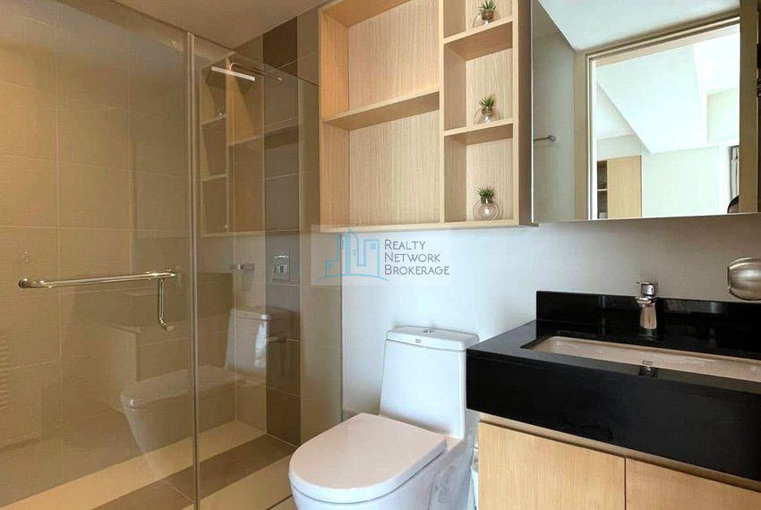 1-bedroom-unit-in-solinea-tower-3-for-rent-toilet
