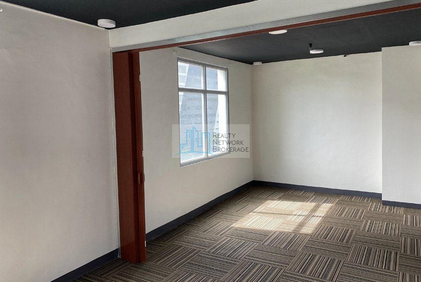 221-sqm-carpented-office-space-for-rent-in-cebu-it-park-office-3-2