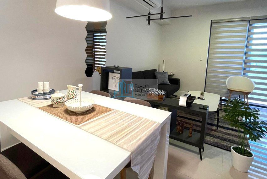 1-bedroom-zen-unit-in-the-alcoves-for-sale-family-area-angle-view