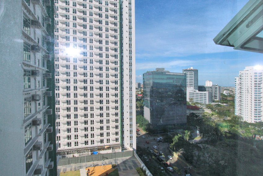 fully-equipped-studio-unit-for-rent-solinea-tower-1-outside-view
