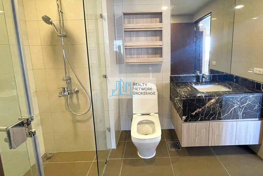 1-bedroom-fully-furnished-for-sale-in-the-alcoves-bathroom