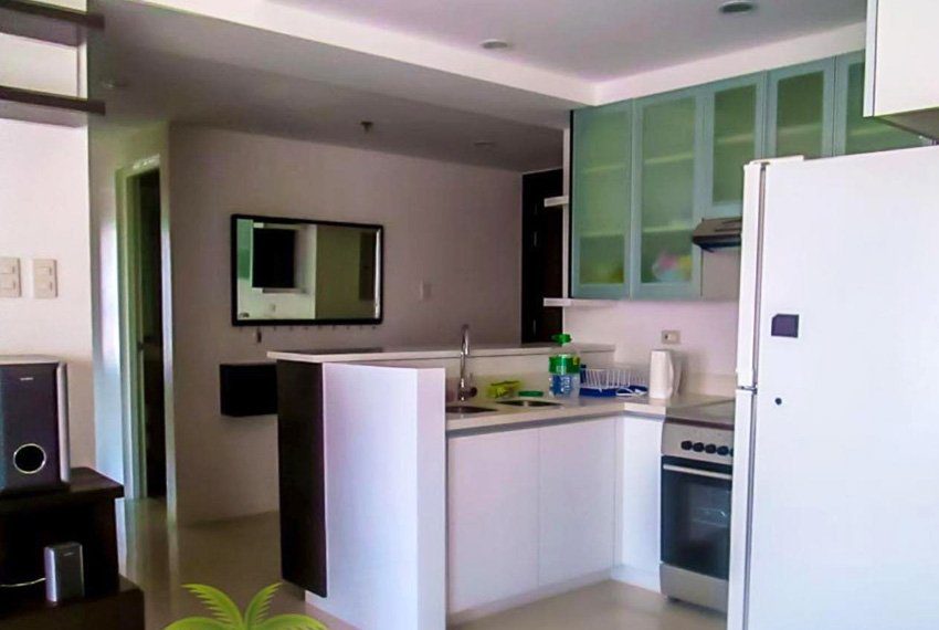 2-bedroom-unit-for-rent-in-calyx-residences-it-park-kitchen