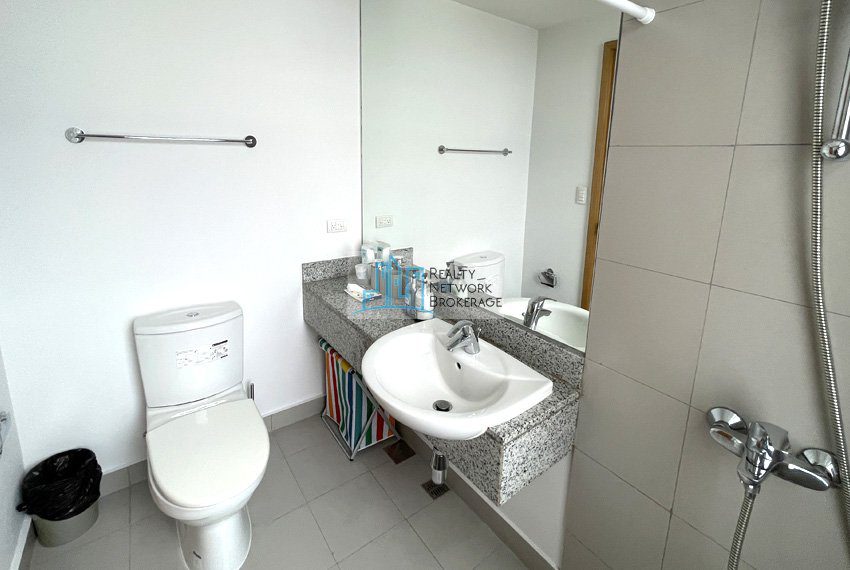 3-bedroom-for-rent-in-parkpoint-residence-bathroom-v3