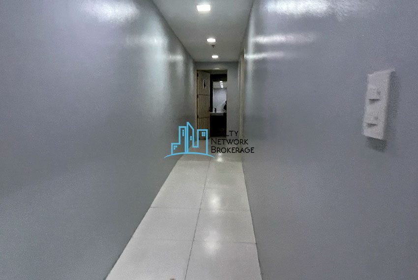 1000 SqM, Office Space For Rent In IT Park-HALLWAY