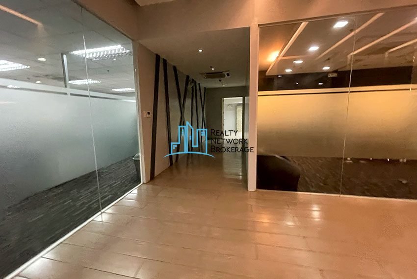 1000 SqM, Office Space For Rent In IT Park-HALLWAY2