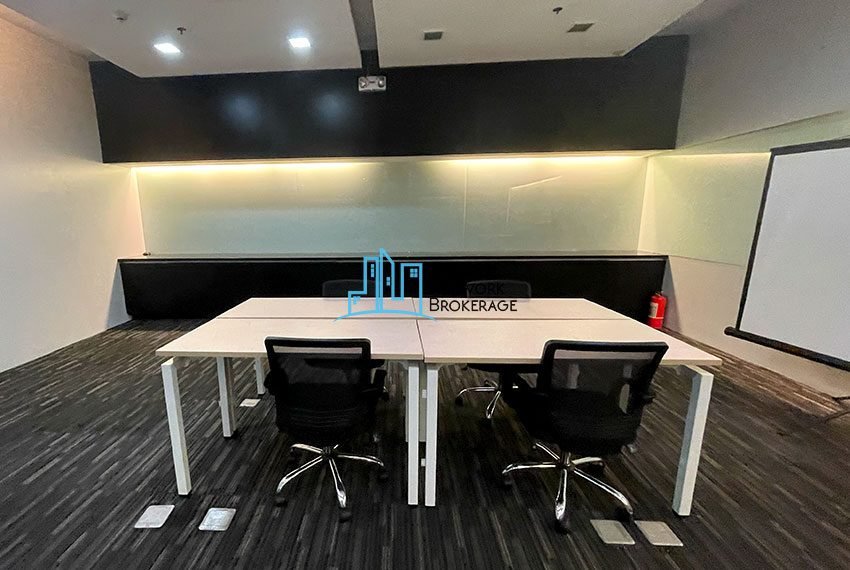 1000 SqM, Office Space For Rent In IT Park-ROOM5