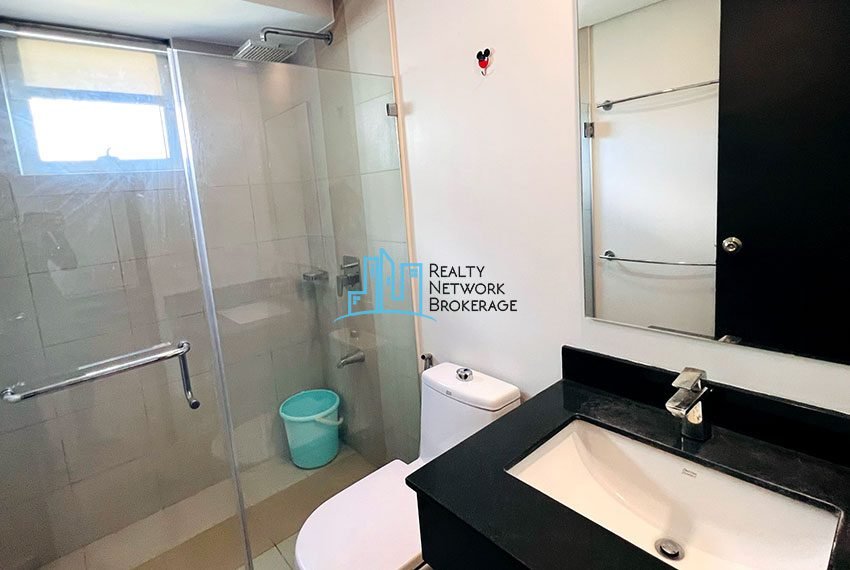 2 Bedroom For Rent In Solinea Tower 1-RESTROOM