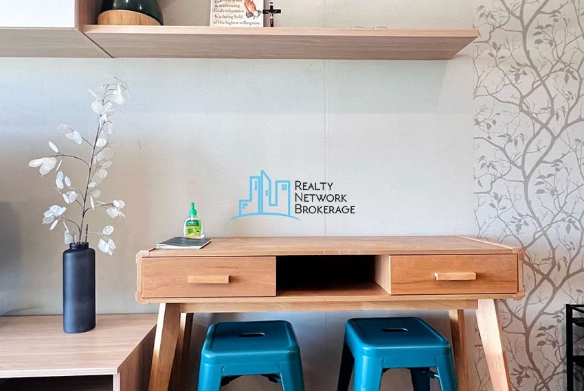 2 Bedroom For Rent In Solinea Tower 1-SIDE-TABLE