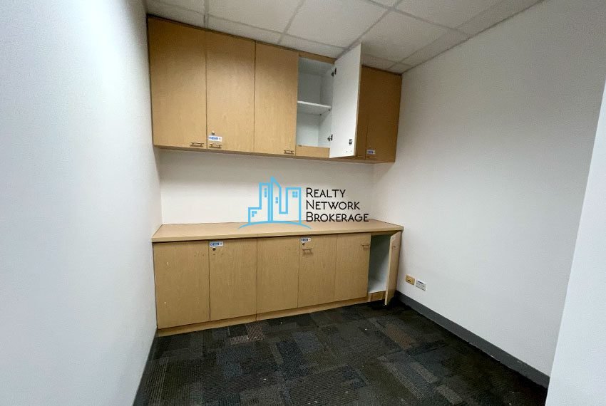 Office Space For Rent In IT Park, 1000 SqM-CABINETS