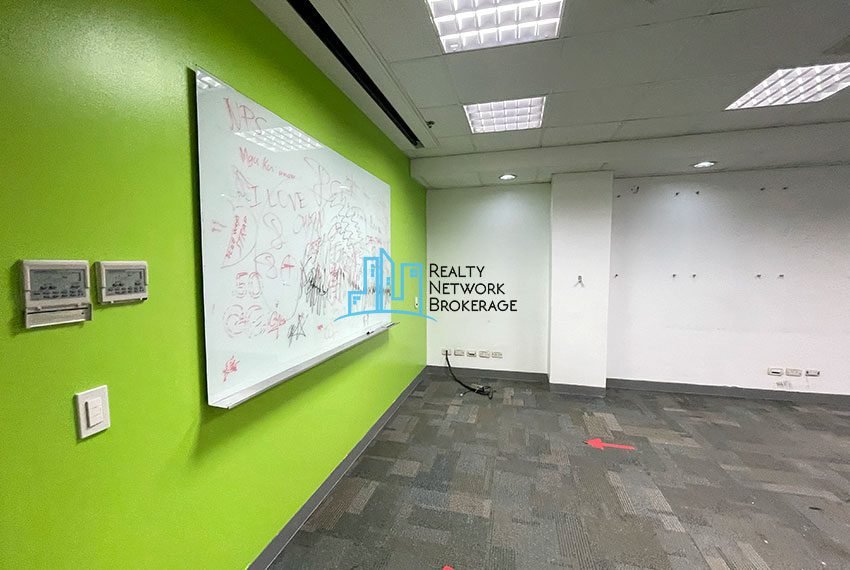 Office Space For Rent In IT Park, 1000 SqM-PRESENTATION-AREA